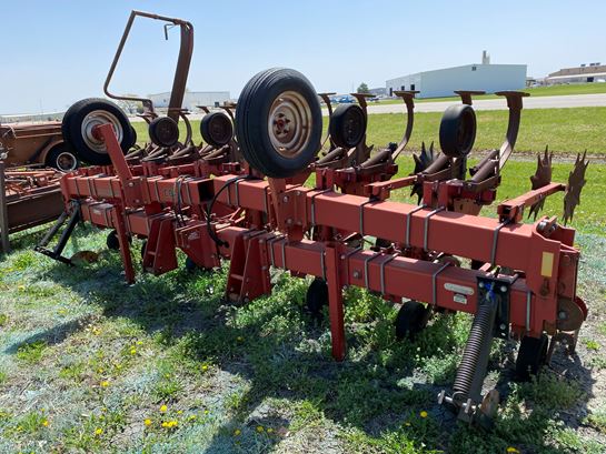  Case 183 Row Crop Cultivator - Farm Tractors & Equipment